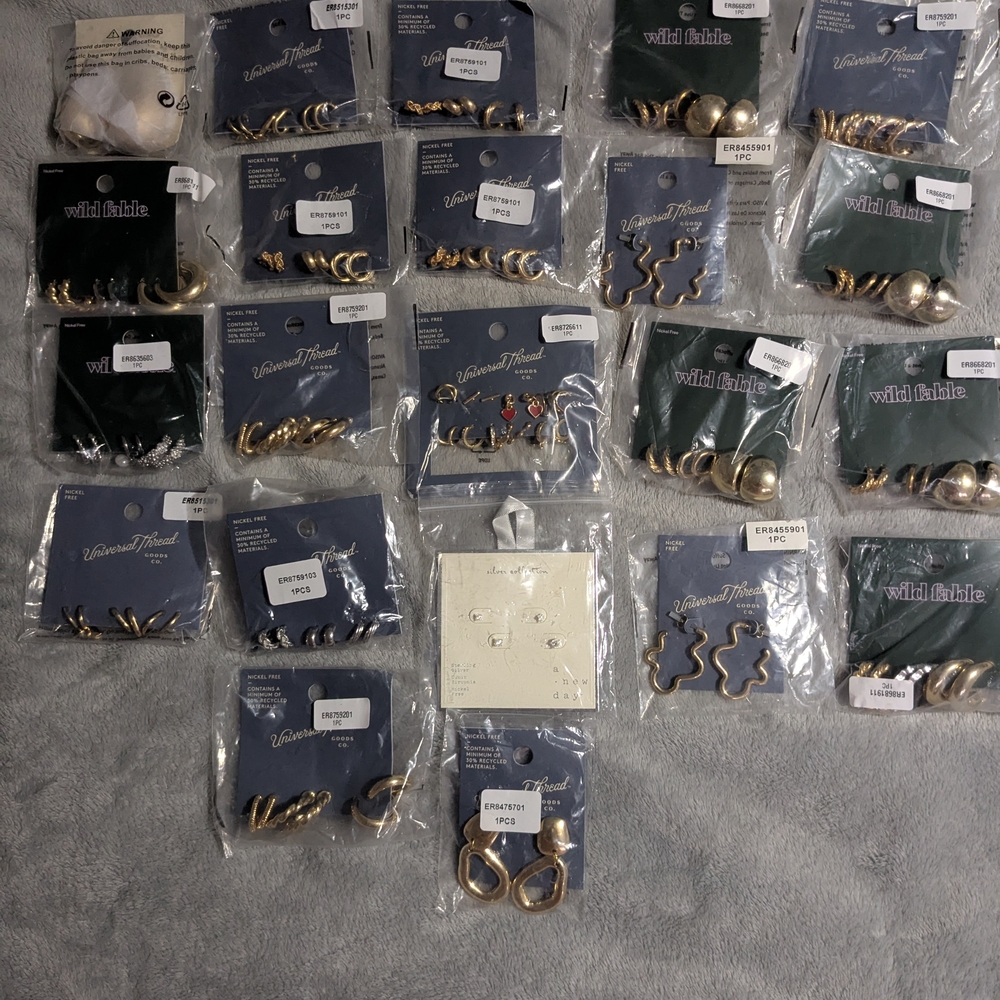 Bundle Of 22 Pieces Of Brand New Jewelry.